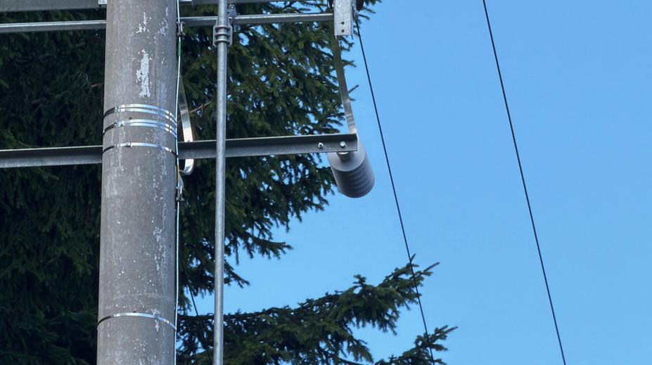 Neštěstí na Náchodsku. Elektrikář zemřel po zásahu proudem