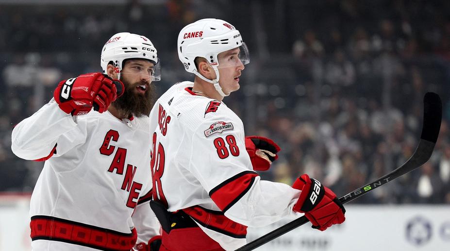 Nečase čeká shledání se starým parťákem. Burns ve 40 pokračuje v NHL