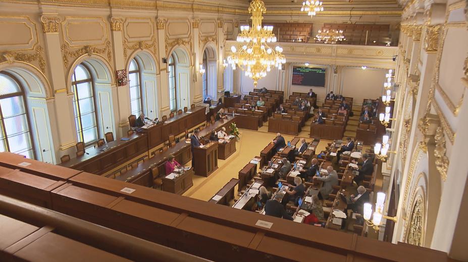 Poslanci znovu debatovali o rekordním schodku státního rozpočtu