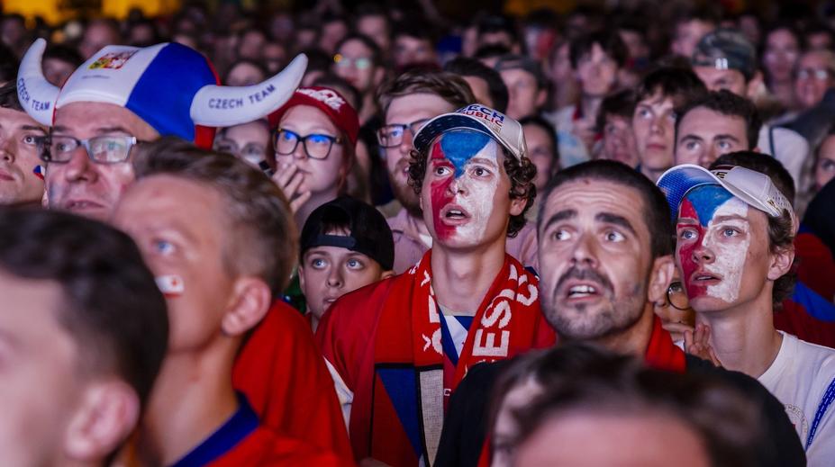 Prázdné náměstí v Uherském Brodě. Promítání semifinále MS nikdo nesledoval