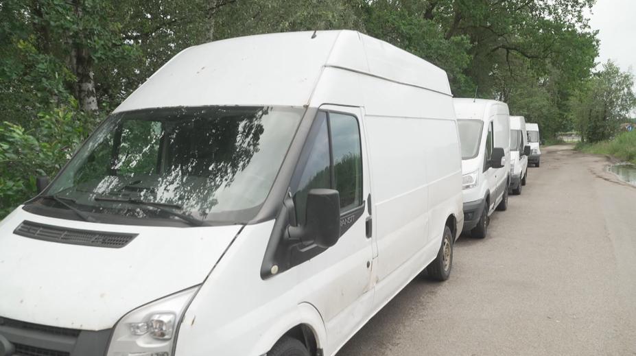 Gang cizinců kradl a rozebíral dodávky. Po roce je dopadla zásahovka