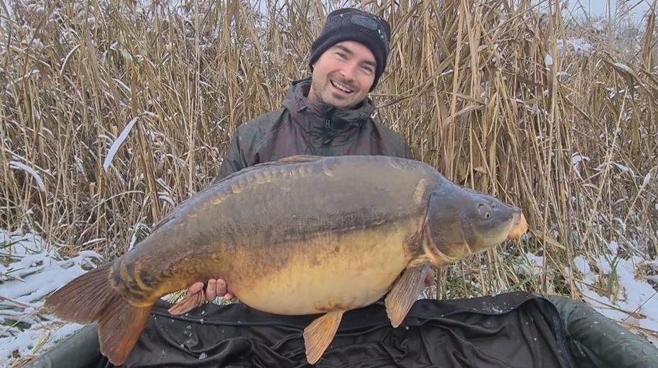 Martinovi se podařil kolosální úlovek. Obří kapr vážil úctyhodných 21 kilo