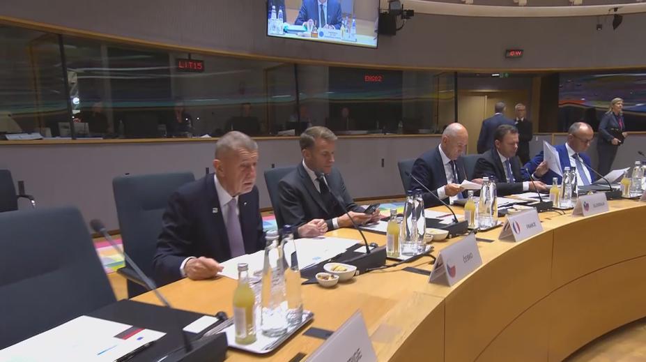 Lídři EU řeší druhý den v Bruselu válku na Ukrajině. Trump nás podrazil, řekl Babiš