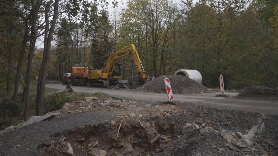 Na Bruntálsku jezdí do práce dlouhou oklikou. Měsíčně zaplatí skoro šest tisíc navíc