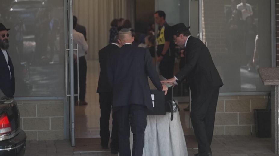 V Austrálii se rozloučili s dalšími oběťmi útoku na pláži. Byl mezi nimi i rabín