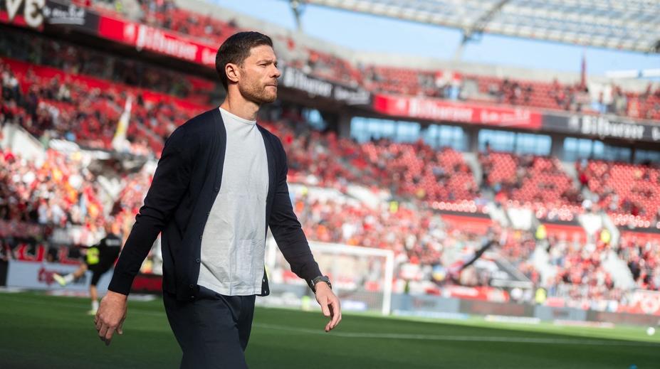 Real, nebo Liverpool? Hložkův trenér má jasně vyšlapanou cestu