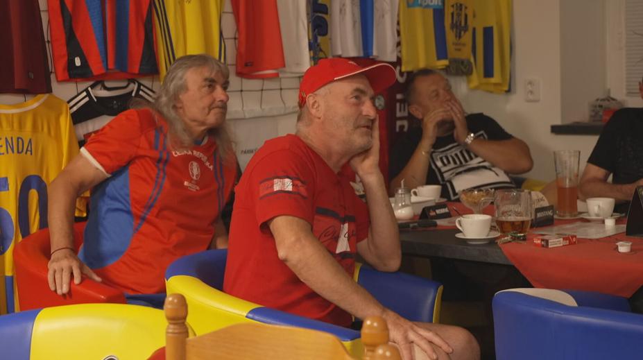 Fanoušci si kvůli repre brali i dovolenou. Je to smutné, hlesli jen po zápase