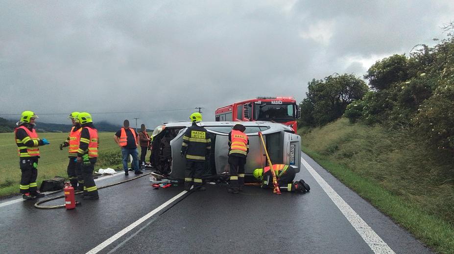 Hasiči informovali o nehodě. Omylem zveřejnili i lechtivou fotku neznámé ženy