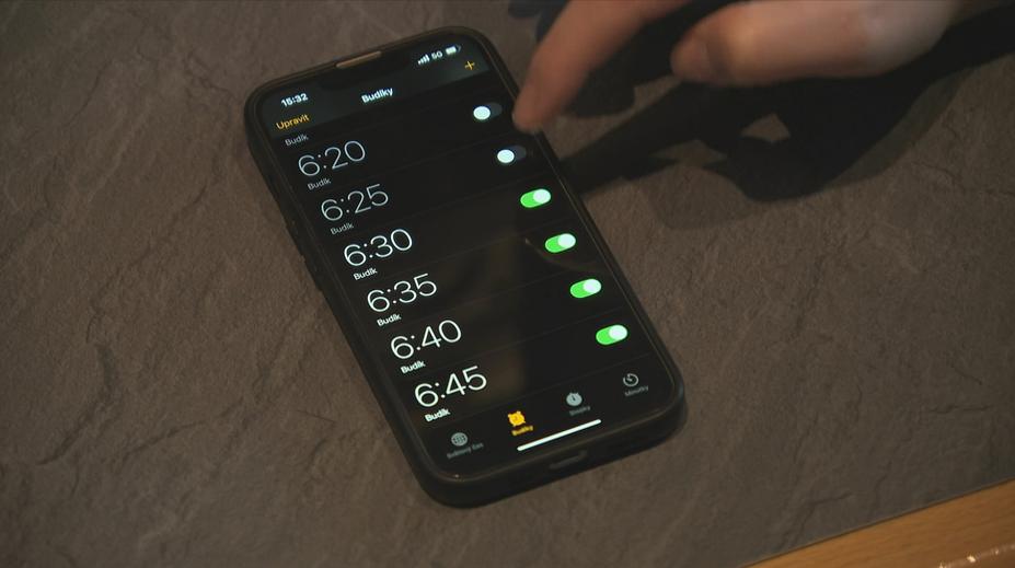 Téměř polovinu lidí trápí sociální jet lag. Může být velmi škodlivý, varují lékaři