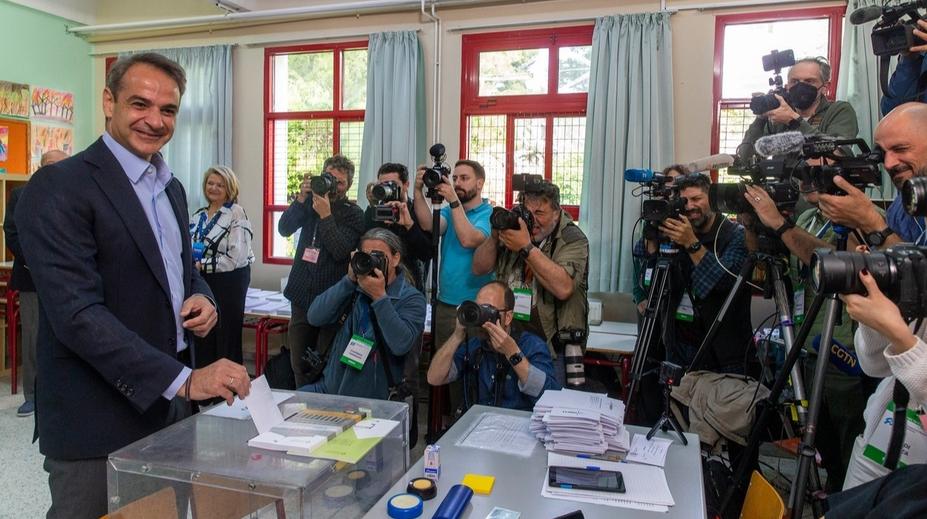 V Řecku drtivě zvítězila strana premiéra Mitsotakise. Očekávají se ale další volby
