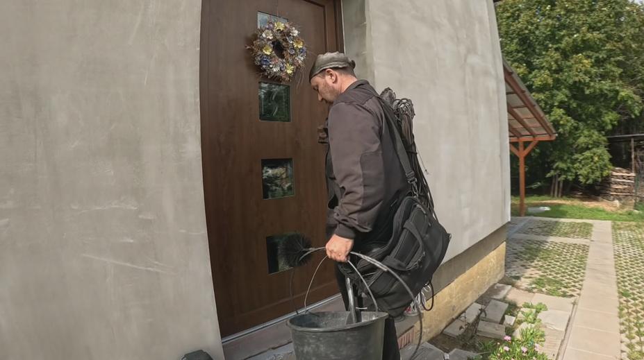 Kominíci i plynaři mají napilno. Kontrolují kotle i komíny