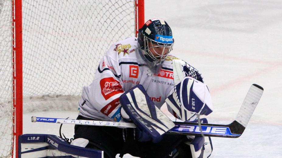 Kanadský brankář útočil na rekord extraligy, úplně zdeptal hráče Hradce