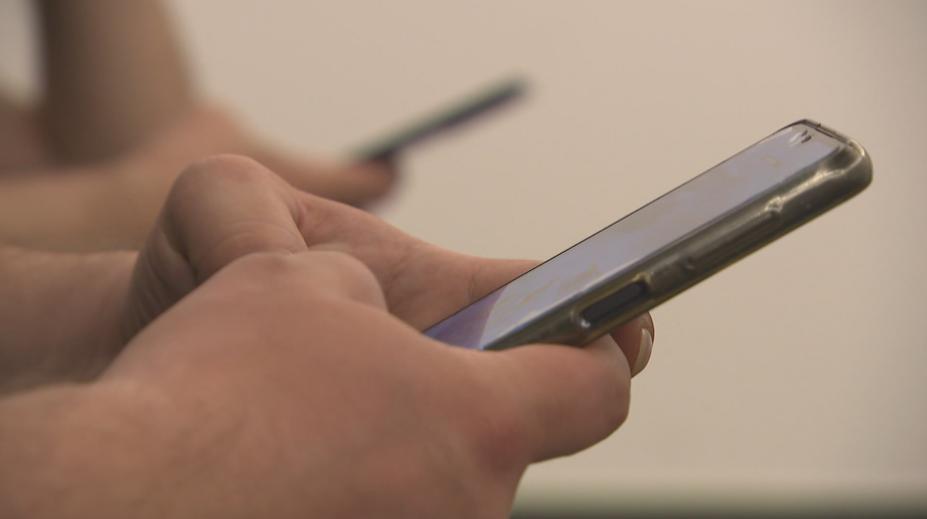 Muž z východních Čech měl mámit fotky z dětí na internetu. Nejmladší oběti bylo 7 let