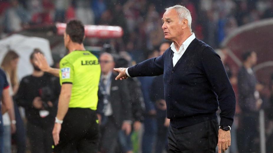 Slavný kouč v slzách. Ranieri dotáhl Cagliari do Serie A. Postup slaví potřetí
