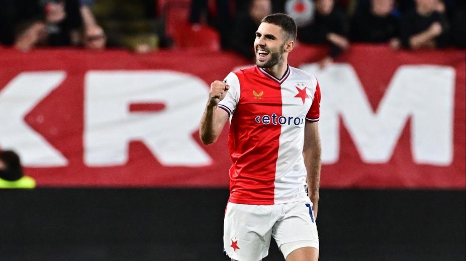 Slavia–Lens ON-LINE: Domácí hrají o deseti. Za Lens srovnal bývalý slávista