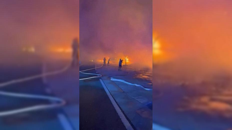 Chorvatské pobřeží v plamenech: Češi prchají. Nejezděte tam, varují ostatní turisty