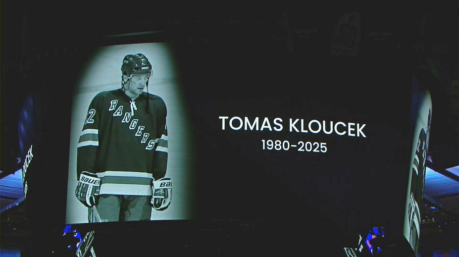 Ani v NHL nezapomněli. Ve slavné hale uctili památku Tomáše Kloučka
