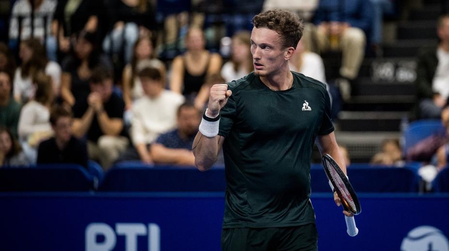 Lehečka jde v Bělehradě dál. S bývalým vítězem US Open neztratil podání