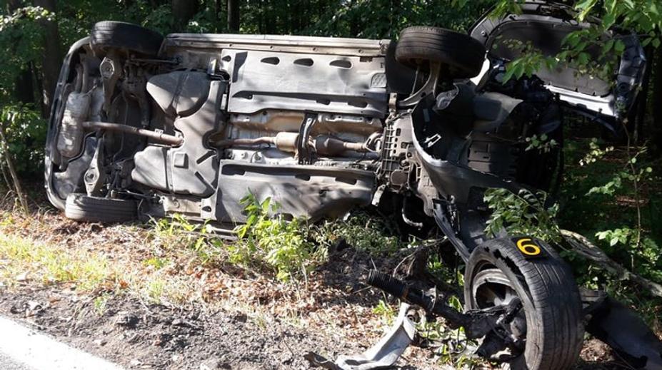 Opilý řidič vjel do protisměru, smetl jiné auto. Jeden mrtvý