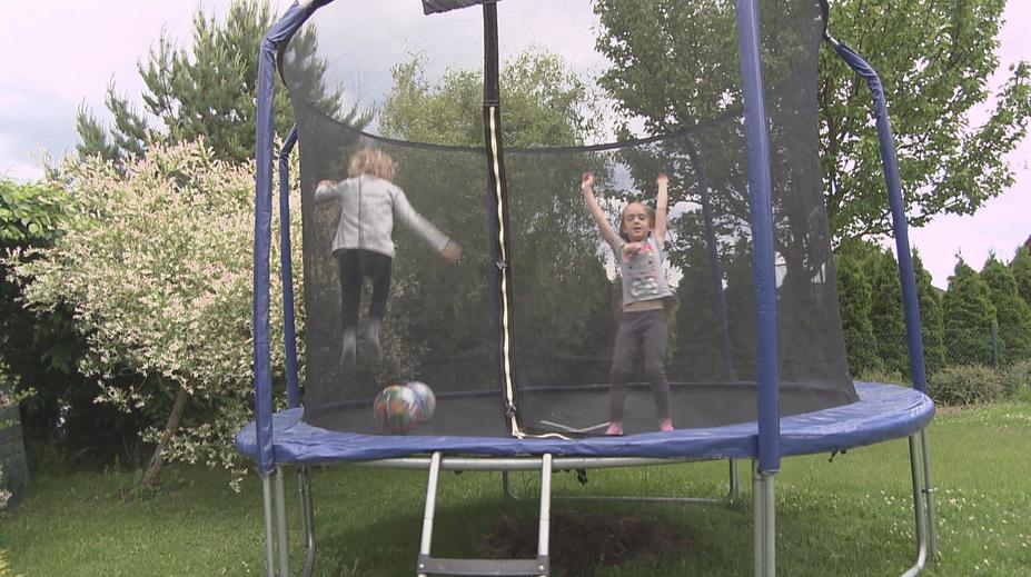Trampolíny dětem způsobují vážné úrazy. Lékař ukázal děsivou statistiku