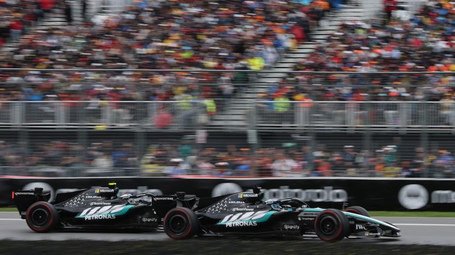 Virál z Formule 1. Maršál předvedl skok, který obletěl svět