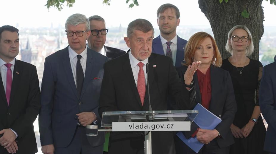 Babiš zhodnotil první půlrok vlády. V Kramářově vile jednal s ministry
