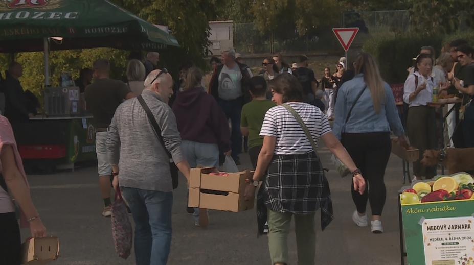 Nebílovské sady praskaly ve švech. Slavnosti jablek přilákaly tisíce lidí