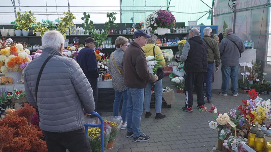 Češi vzali Polsko útokem. Lákaly je tam otevřené obchody a nízké ceny