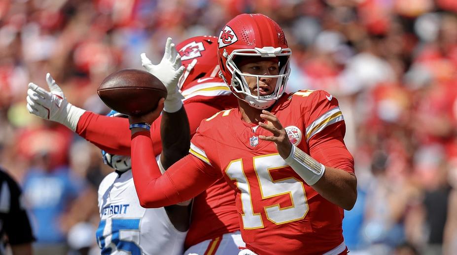 Mahomes v přípravě opět čaroval. Spoluhráči přihrál za zády