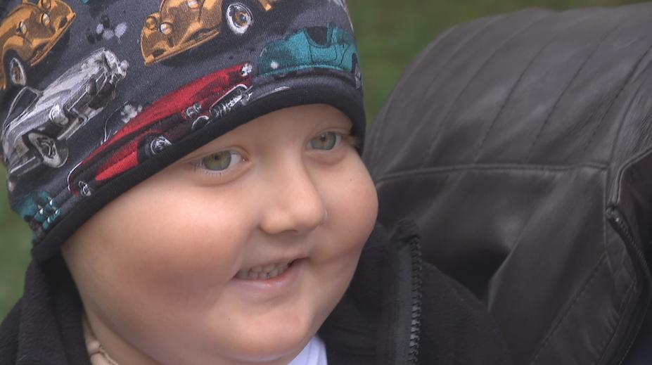 Pětiletý Jindra trpí leukémií. Rodina zoufale hledá dárce kostní dřeně