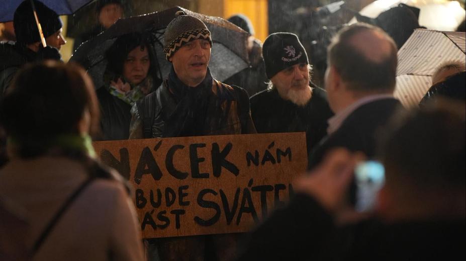 Česko si připomnělo 17. listopad. Babiše i Turka na Národní třídě vypískali