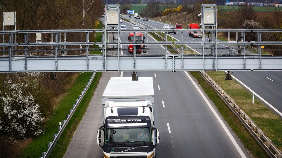 Ministerstvo výrazně zdraží mýtné pro kamiony. Chce srovnat ceny s okolními státy