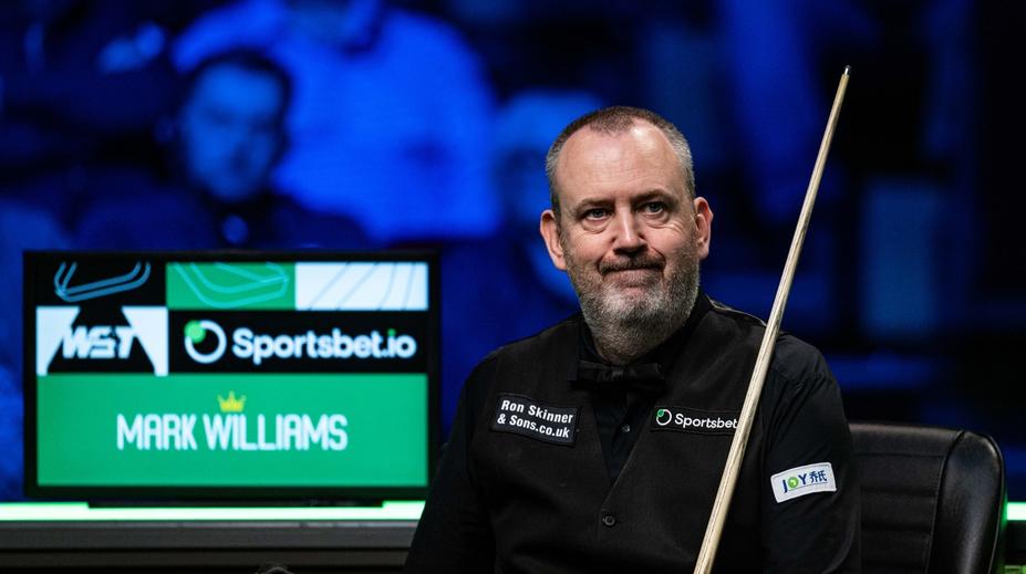 Bizár ve snookeru. Mistr světa hodil soupeři ručník na kouli