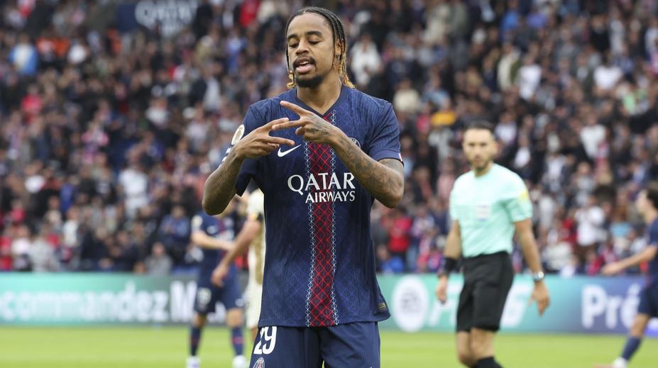 Kouč PSG slavil se zlomenou klíční kostí. Šulc s Karabcem schytali těžkou prohru