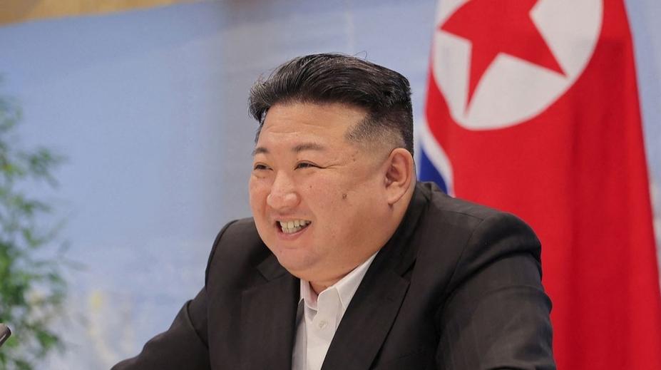Kim utahuje řetězy. Severokorejcům zakázal párky v rohlíku, Vánoce i rozvody