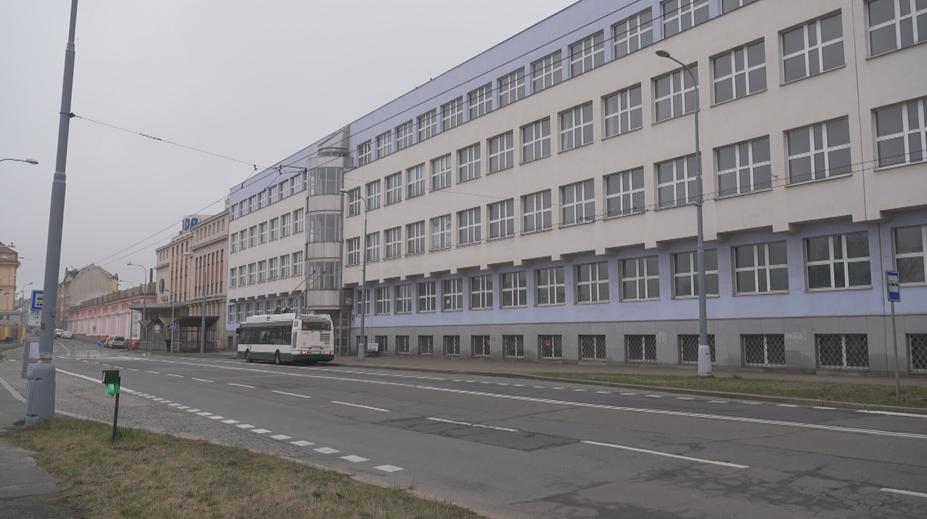 Univerzita v Plzni chce prodat budovu Škodovky. Zájemci se mohou hlásit na konci března
