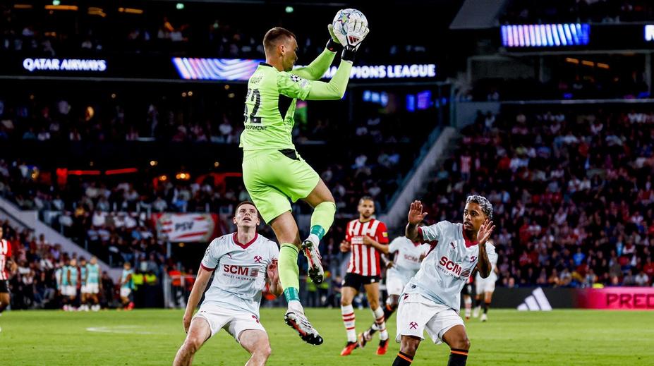 Kovářovo PSV na začátek LM remizovalo. Fenerbahce smírně s AS Řím