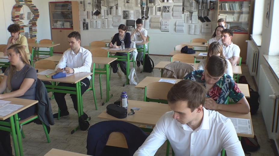 Maturanti mají za sebou testy z češtiny. Výsledky budou známy do 15. května