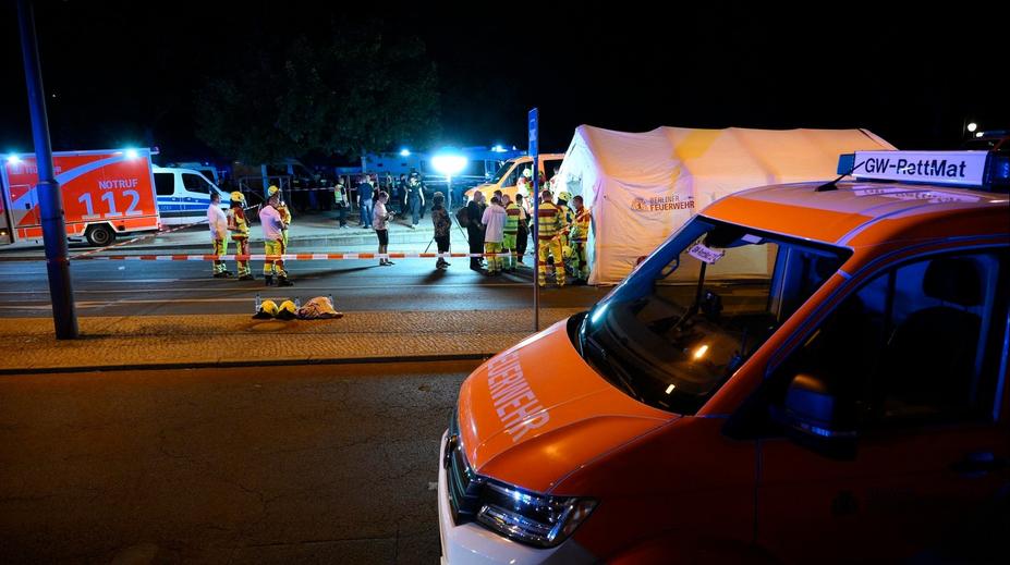 Do davu na pochodu LGBT v Berlíně najelo auto. Zemřela žena, 29 zraněných