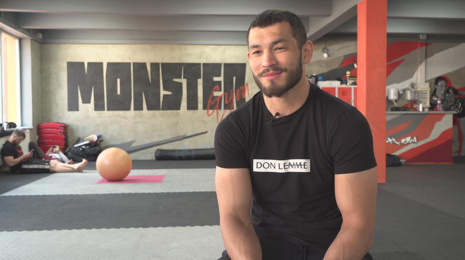 Muradov první den otcem: Co udělal, když mu dali dceru do náruče?