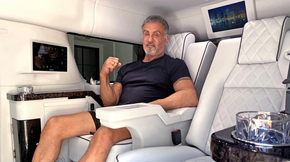 Zhýčkaná hvězda. Stallone po měsíci prodává luxusní limuzínu, už ji nechce