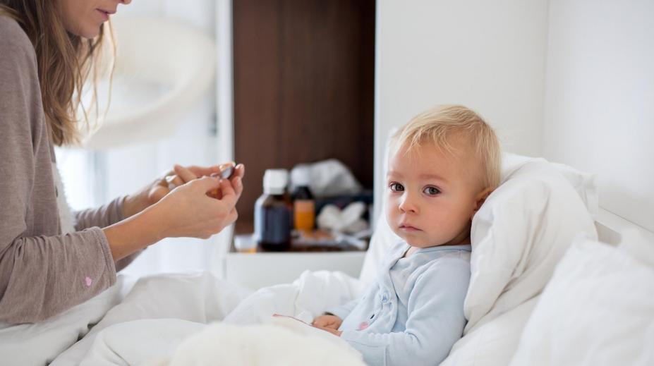 Chlapci (2) odhalili vzácnou nemoc. Ochrnul v obličeji, do pár týdnů zemřel