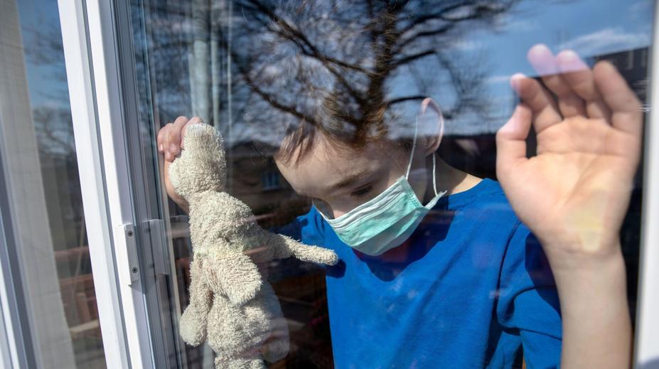Dopady pandemie: Nedůvěra ke státu a selhání politiků, tvrdí odborníci