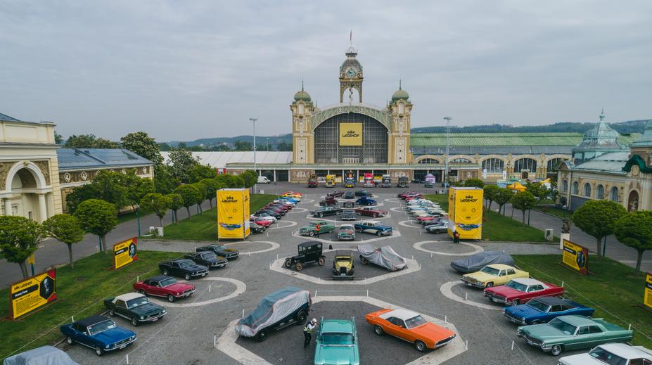 Na automobilové Legendy se chystají tisíce lidí. Výstava se koná celý víkend