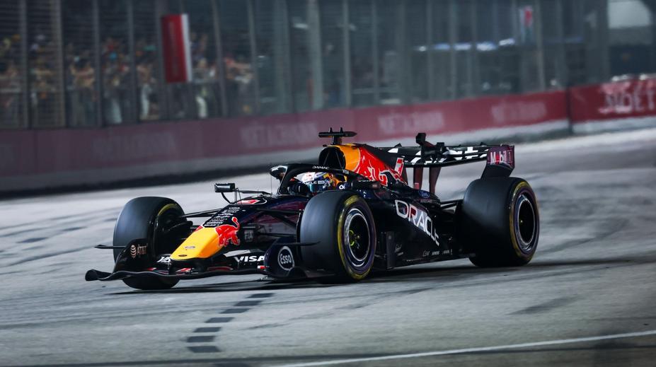 Singapur konečně padl! Verstappen ovládl závod, který mu roky unikal