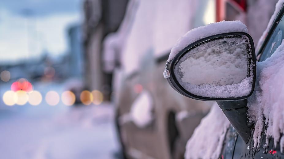 Další důvod, proč nenechávat auto před jízdou zahřívat na volnoběh. Řidič přišel o oktávku