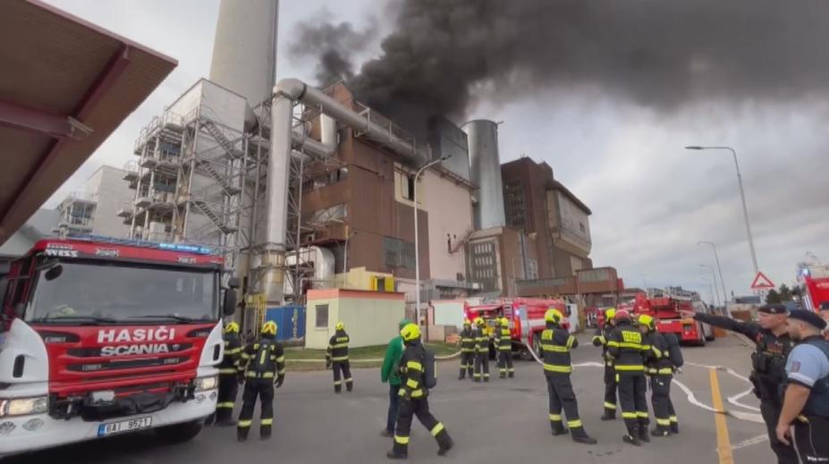 V pražských Malešicích hořela spalovna odpadu, škoda jde do stovek milionů