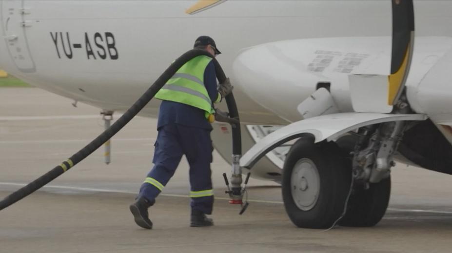 Aerolinky trápí vysoké ceny paliva. Některé ruší desítky letů, jiné zdražují letenky