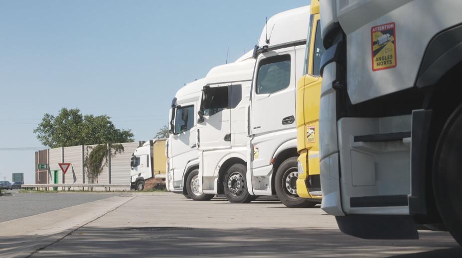 Kamiony si nejspíš připlatí za jízdu po dálnici. Mýtné by mohlo být třikrát vyšší