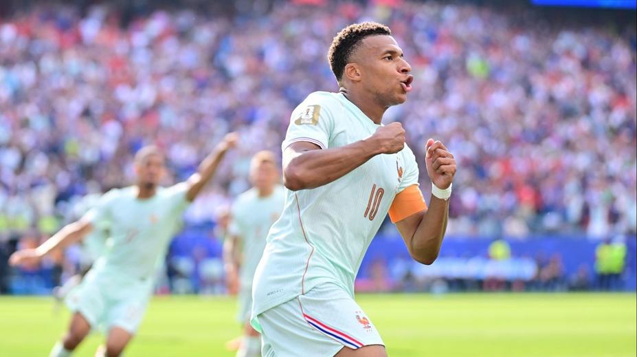 Mbappé zahodil penaltu, pak se vykoupil. Francie je prvním semifinalistou MS